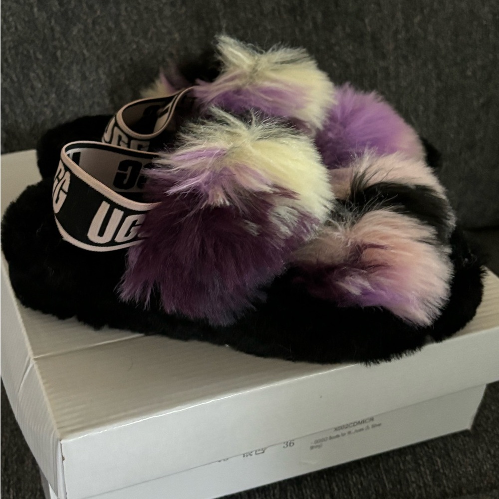 Ugg fuzzy slipper sandals size 5